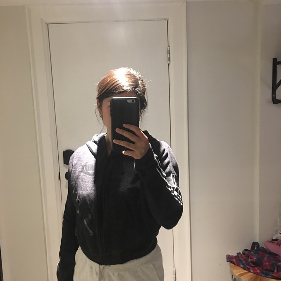 EUC Cropped Nike sweater - Picture 2 of 4